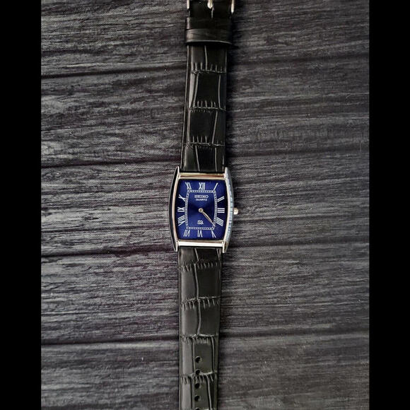 RARE Mens Tank Barrel Blue SatinSlim Seiko Roman Dial Watch